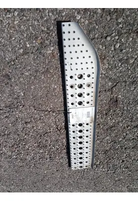 FREIGHTLINER COLUMBIA Step