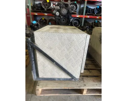 FREIGHTLINER COLUMBIA Tool Box