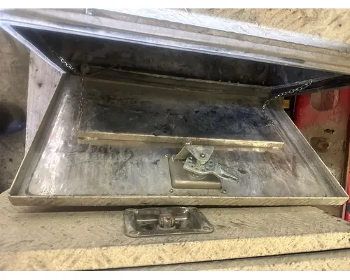 FREIGHTLINER COLUMBIA Tool Box