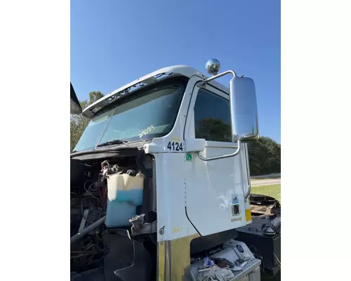 FREIGHTLINER CORONADO 132 Cab