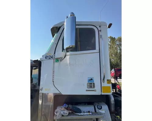 FREIGHTLINER CORONADO 132 Cab