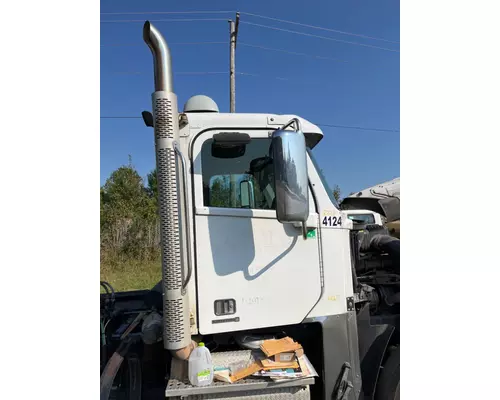 FREIGHTLINER CORONADO 132 Cab