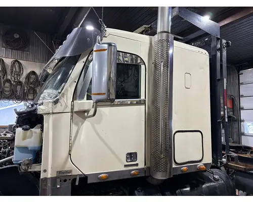 FREIGHTLINER CORONADO 132 Cab