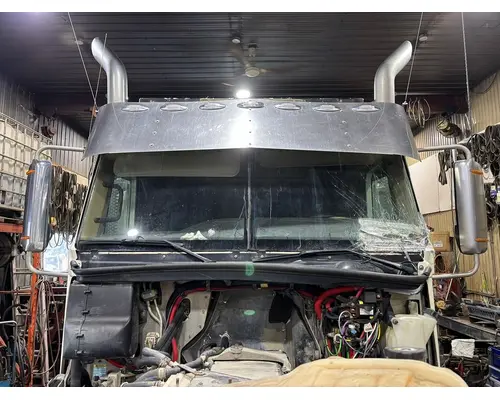 FREIGHTLINER CORONADO 132 Cab