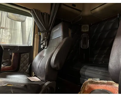 FREIGHTLINER CORONADO 132 Cab