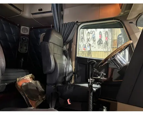 FREIGHTLINER CORONADO 132 Cab