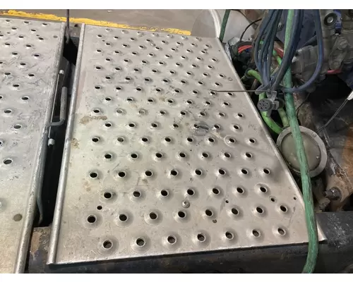 FREIGHTLINER CORONADO 132 Deckplate