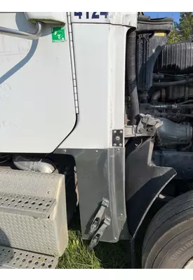 FREIGHTLINER CORONADO 132 Fender Extension