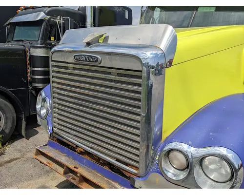 FREIGHTLINER CORONADO 132 Grille