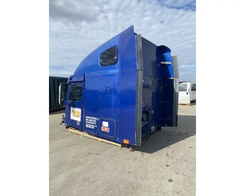 FREIGHTLINER CST 120 Cab