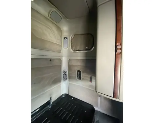 FREIGHTLINER CST 120 Cab