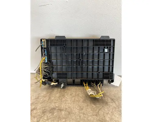 FREIGHTLINER CST 120 Fuse Box