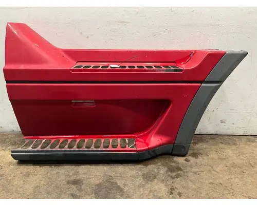 FREIGHTLINER CST 120 Side Fairing