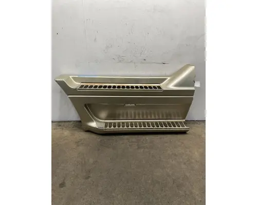 FREIGHTLINER CST 120 Side Fairing