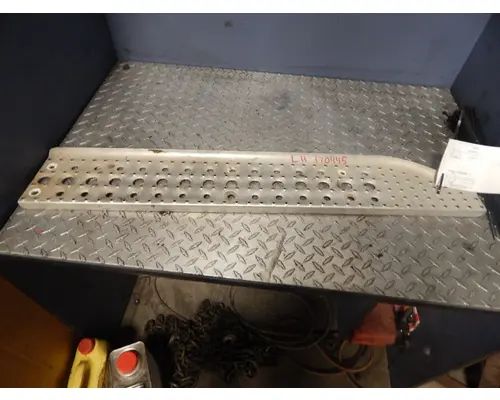 FREIGHTLINER CST120 CENTURY Step