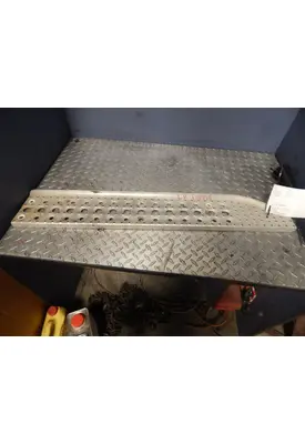 FREIGHTLINER CST120 CENTURY Step