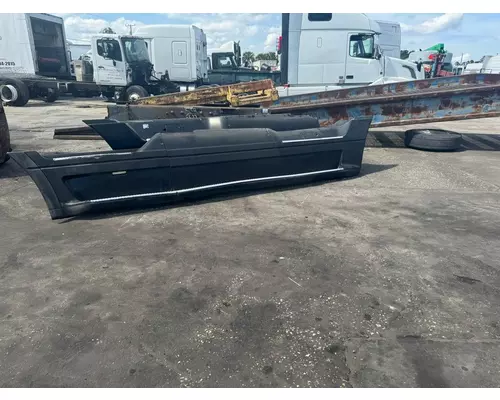 FREIGHTLINER CST120 Skirt