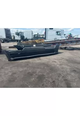 FREIGHTLINER CST120 Skirt
