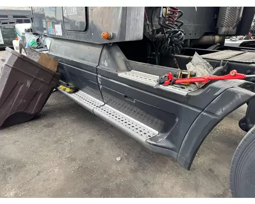 FREIGHTLINER CST120 Skirt