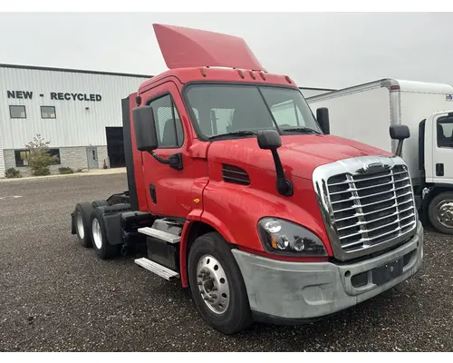 FREIGHTLINER Cascadaia 125 Day Cab Switcher Rebuilders