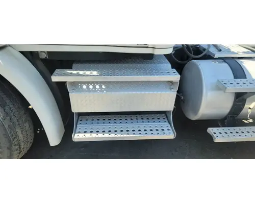 FREIGHTLINER Cascadia 113 Battery Boxes