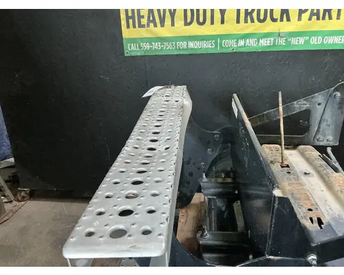 FREIGHTLINER Cascadia 113 Battery Boxes