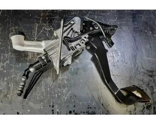 FREIGHTLINER Cascadia 113 BrakeClutch Pedal Box