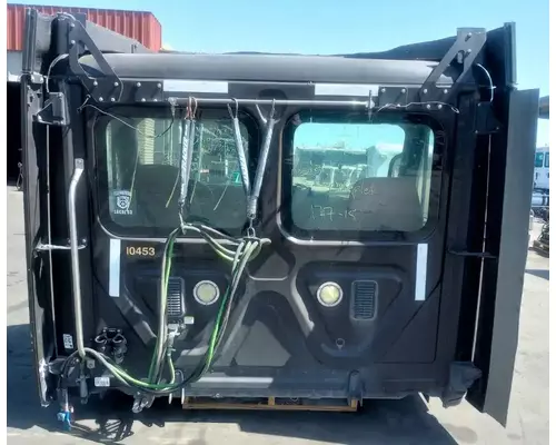 FREIGHTLINER Cascadia 113 Cab Assembly