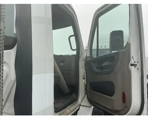FREIGHTLINER Cascadia 113 Cab Assembly