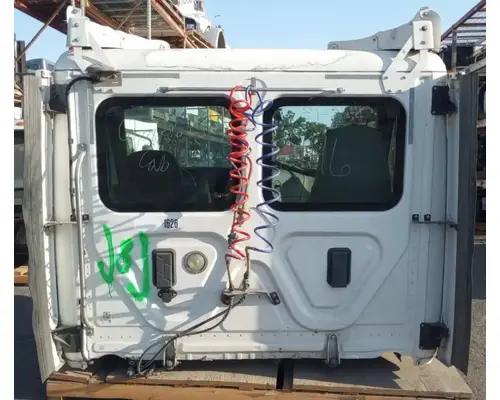 FREIGHTLINER Cascadia 113 Cab Assembly