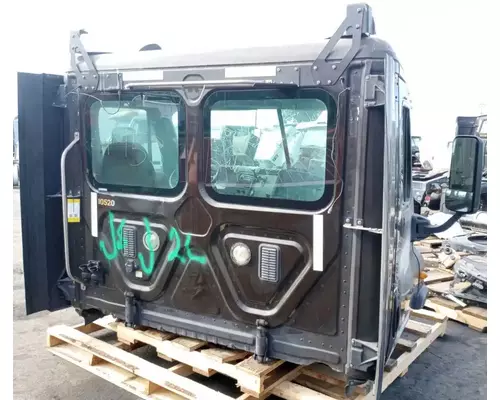 FREIGHTLINER Cascadia 113 Cab Assembly