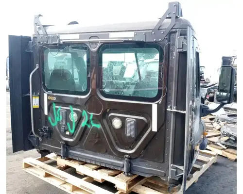 FREIGHTLINER Cascadia 113 Cab Assembly