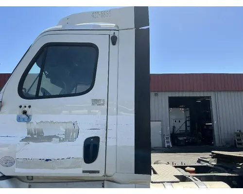 FREIGHTLINER Cascadia 113 CabSleeper Fairing