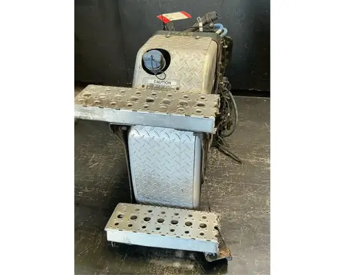 FREIGHTLINER Cascadia 113 DEF Tank