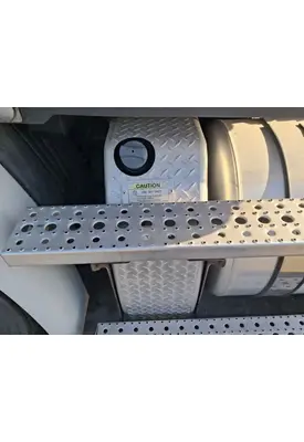 FREIGHTLINER Cascadia 113 DEF Tank