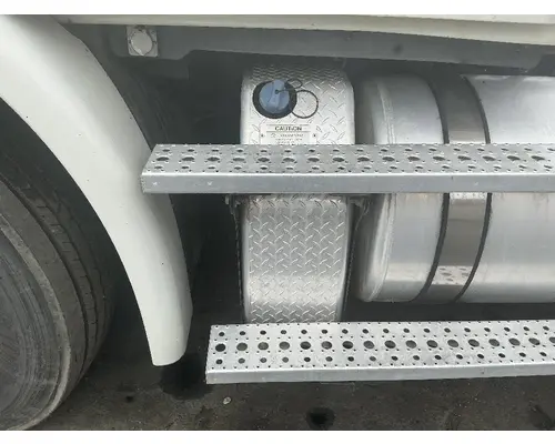 FREIGHTLINER Cascadia 113 DEF Tank