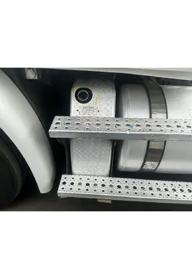FREIGHTLINER Cascadia 113 DEF Tank