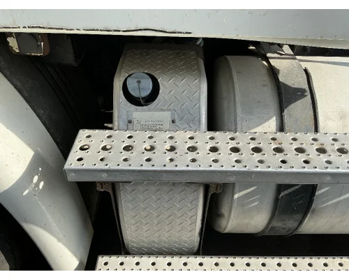 FREIGHTLINER Cascadia 113 DEF Tank