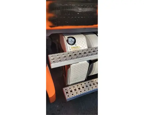 FREIGHTLINER Cascadia 113 DEF Tank