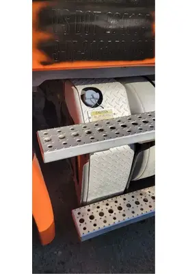 FREIGHTLINER Cascadia 113 DEF Tank