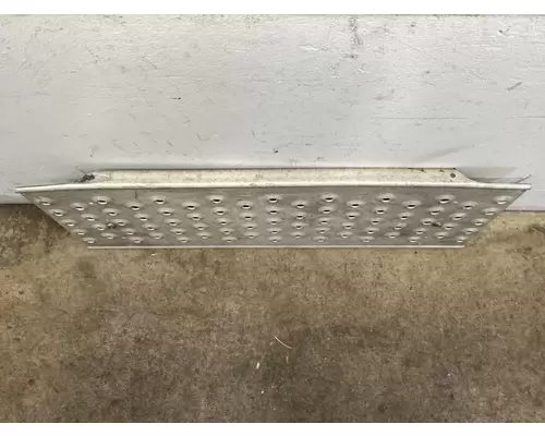 FREIGHTLINER Cascadia 113 Deck Plate