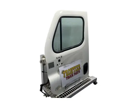FREIGHTLINER Cascadia 113 Door Assembly, Front