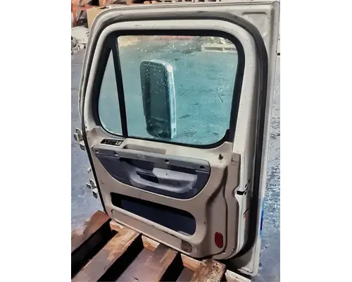 FREIGHTLINER Cascadia 113 Door Assembly, Front