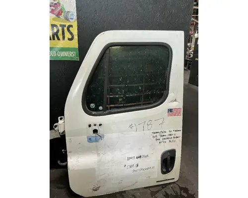 FREIGHTLINER Cascadia 113 Door Assembly, Front