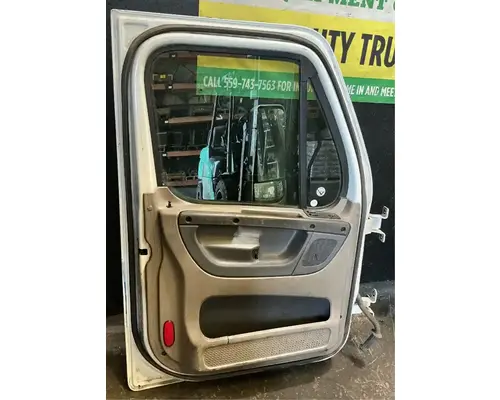 FREIGHTLINER Cascadia 113 Door Assembly, Front