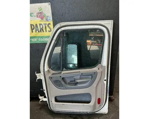 FREIGHTLINER Cascadia 113 Door Assembly, Front