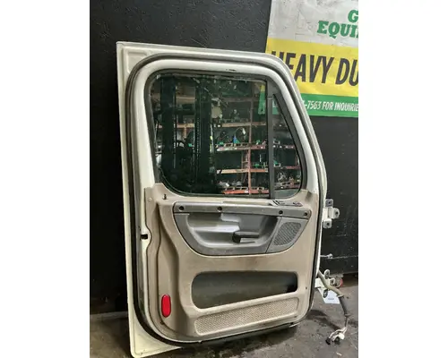 FREIGHTLINER Cascadia 113 Door Assembly, Front
