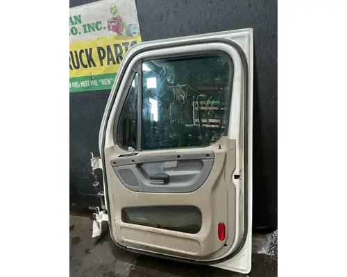 FREIGHTLINER Cascadia 113 Door Assembly, Front