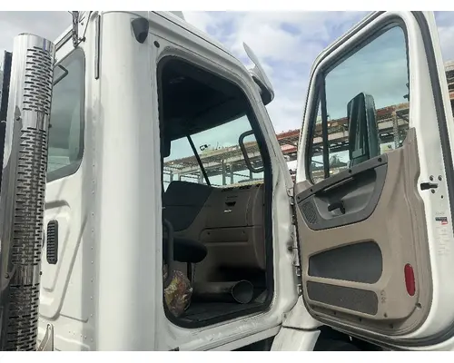 FREIGHTLINER Cascadia 113 Door Assembly, Front