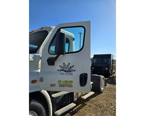 FREIGHTLINER Cascadia 113 Door Assembly, Front